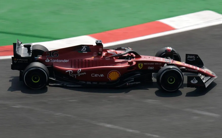 AP El auto de Leclerc en el AHR