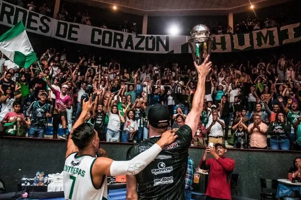 Lo festejaron con su público