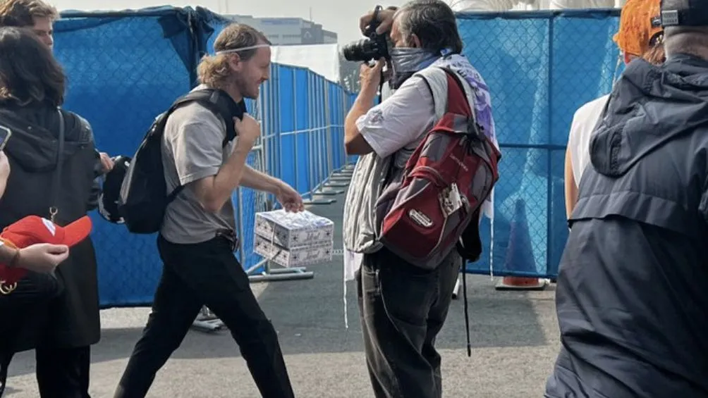 TWITTER: @escuderiatelmex Vettel y sus pasteles para Stroll