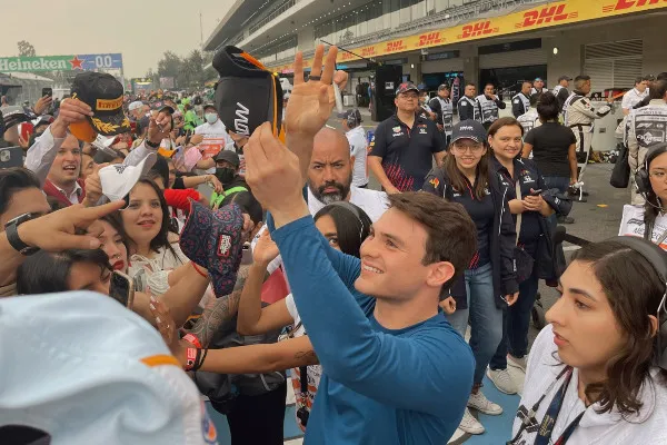 Los fanáticos se acercaron