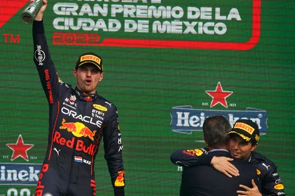 Los de Red Bull en el podio