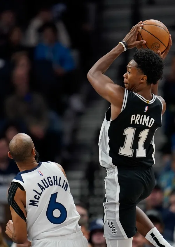 AP Josh Primo con los San Antonio Spurs