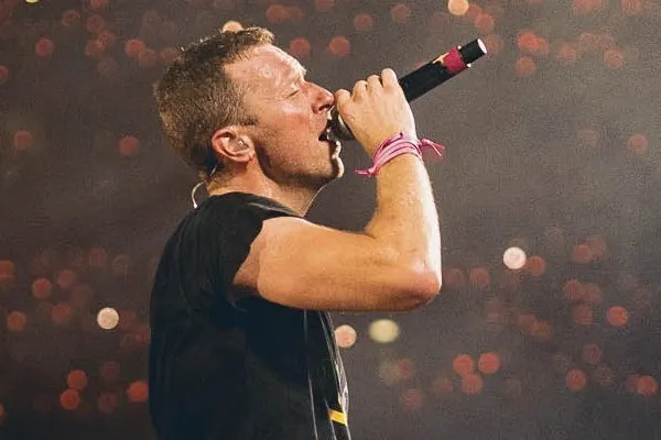 Chris Martin presumió su español