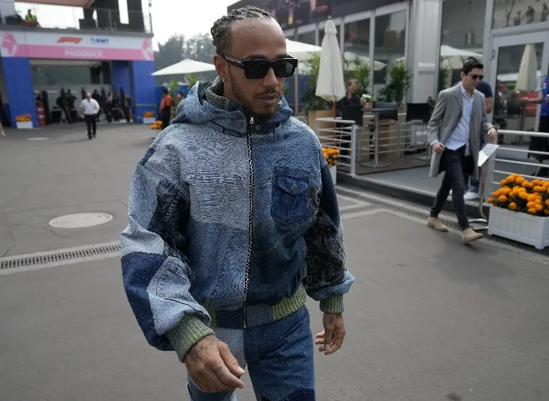 Lewis Hamilton llegando al Autodromo Hermanos Rodríguez