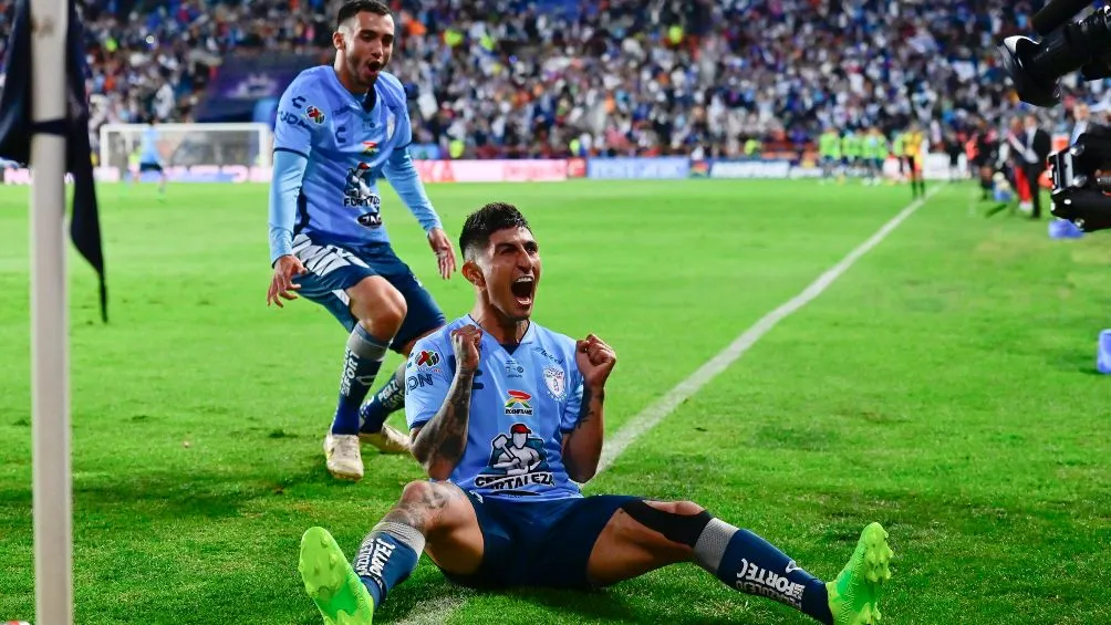 IMAGO7 Víctor Guzmán en festejo con Pachuca