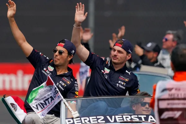 Checo y Max durante la previa