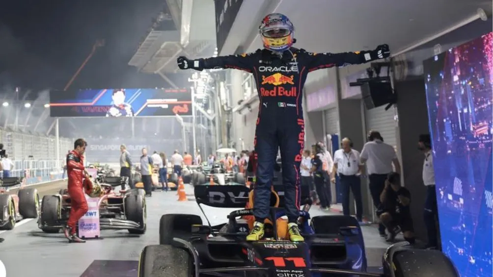 Checo gana en Singapur