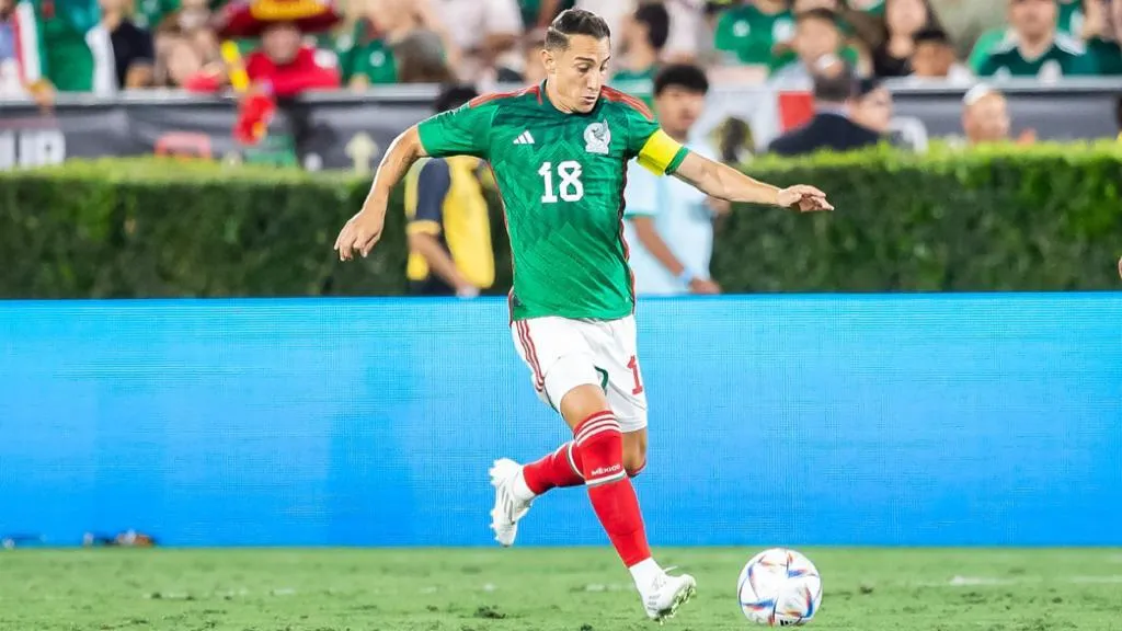 Guardado en un partido con México