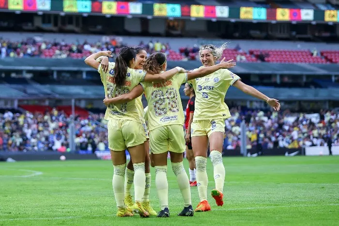 Festejo de gol en el Azteca