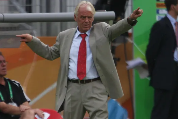 Leo Beenhakker, DT de Chivas en los 90s