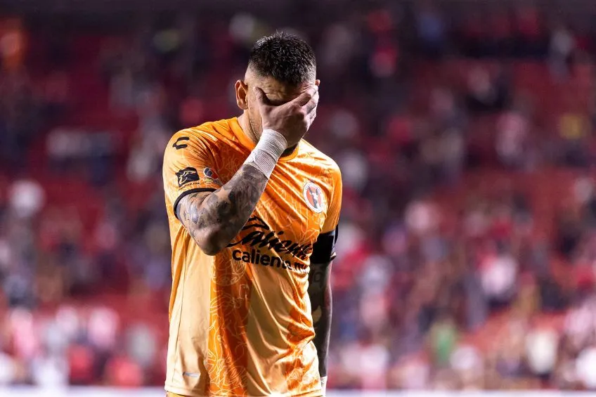 Jonathan Orozco lamentando una derrota