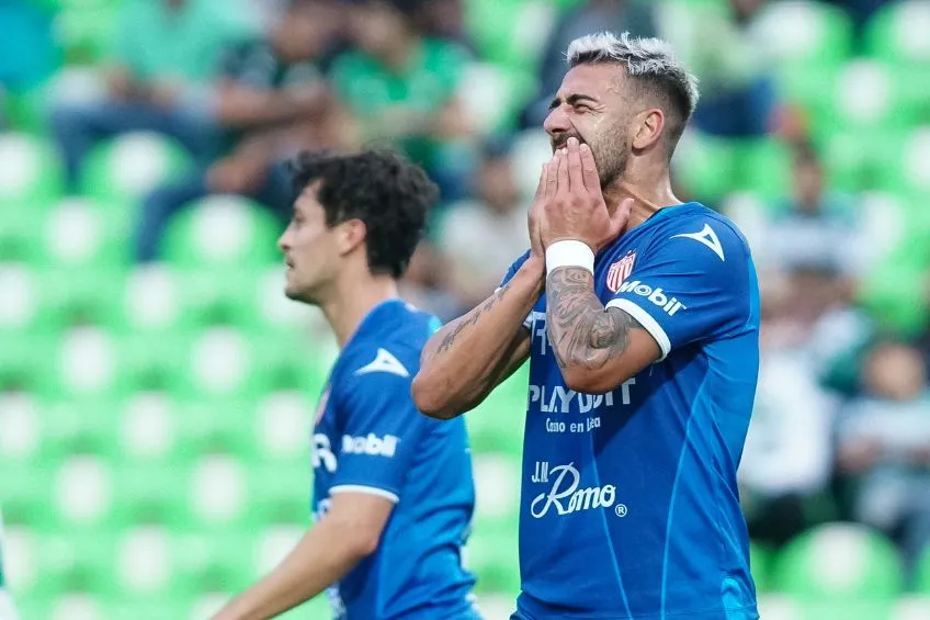 Facundo Batista lamentando una falla