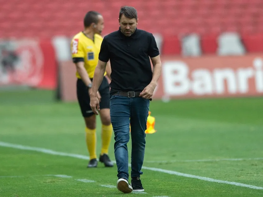 Chacho Coudet fue despedido como DT del Celta