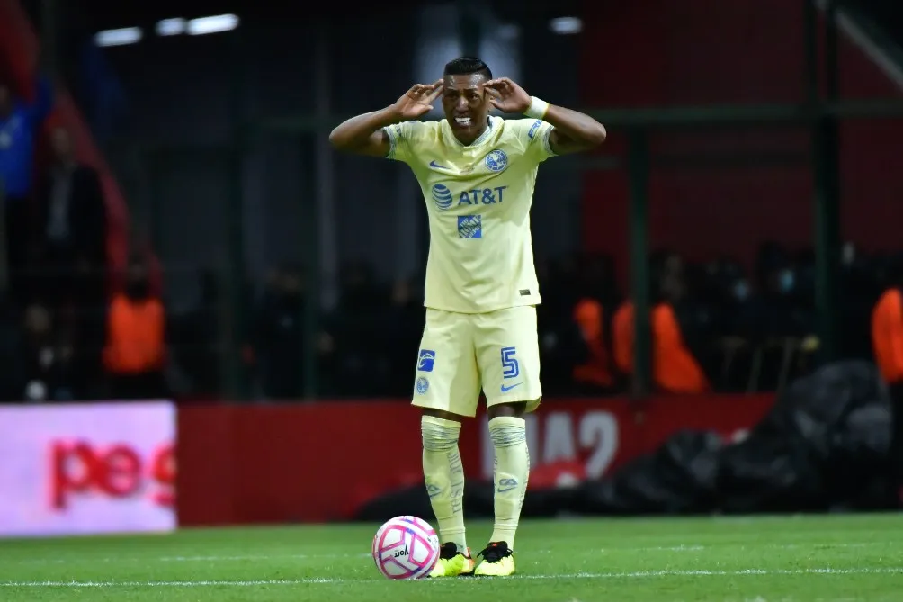 Pedro Aquino en lamento con el América