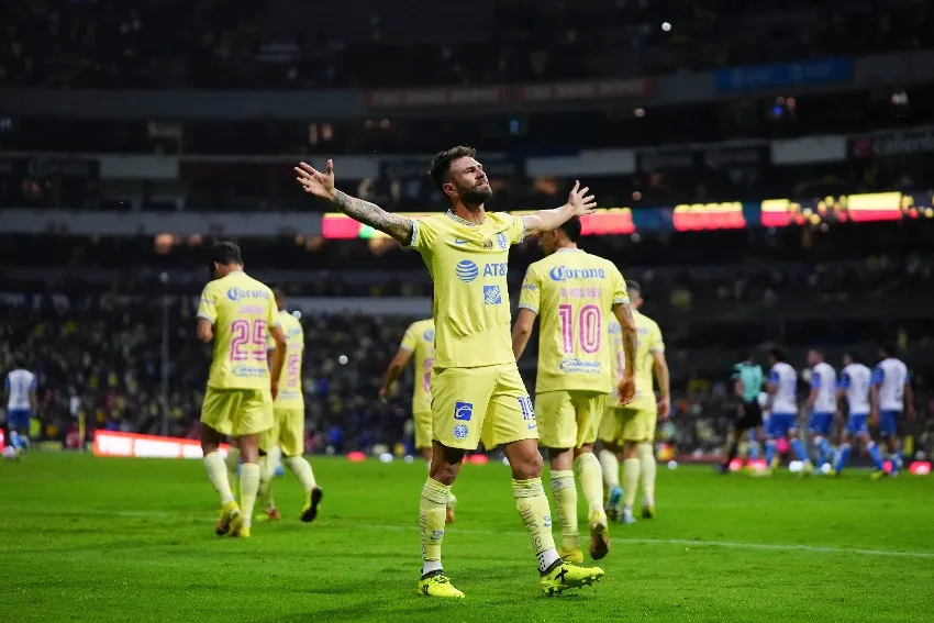 Layún en celebración de gol
