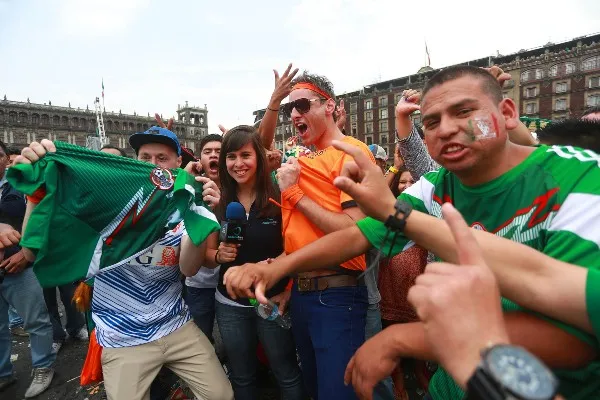 IMAGO7 Afición de la Selección Mexicana observa partido del Mundial de Brasil 2014 en el Zócalo de la CDMX