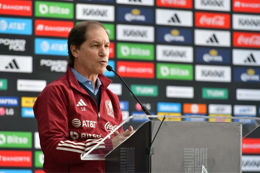 Jaime Ordiales en conferencia de prensa
