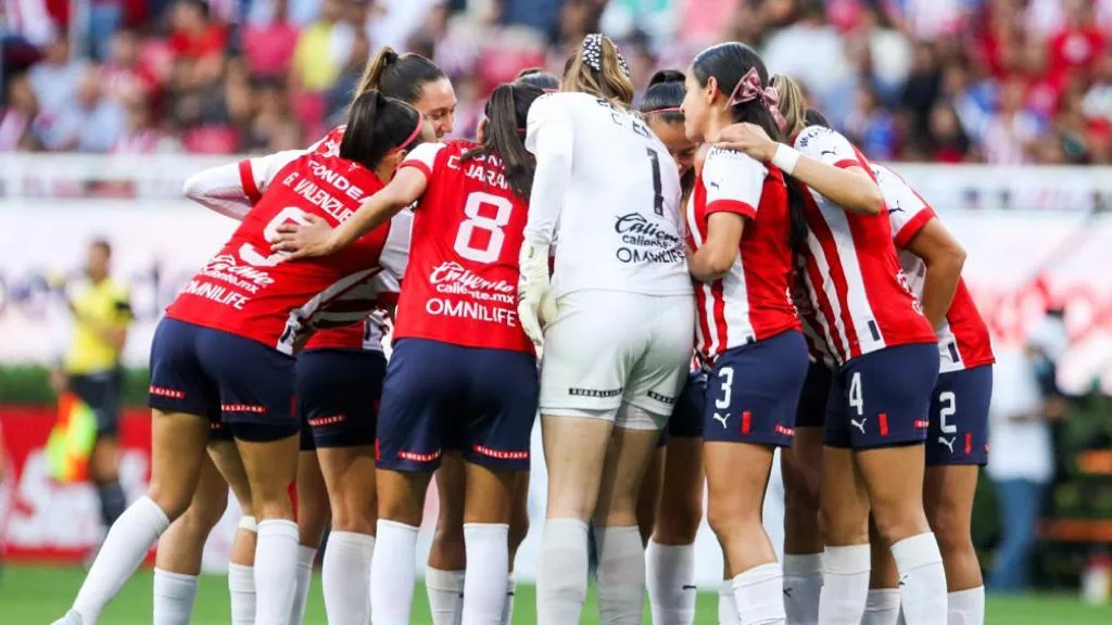 IMAGO7 Chivas previo a partido de Liga