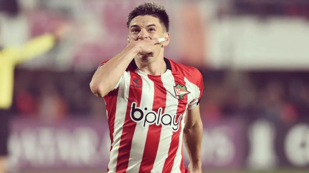 Castro tras anotar con Estudiantes