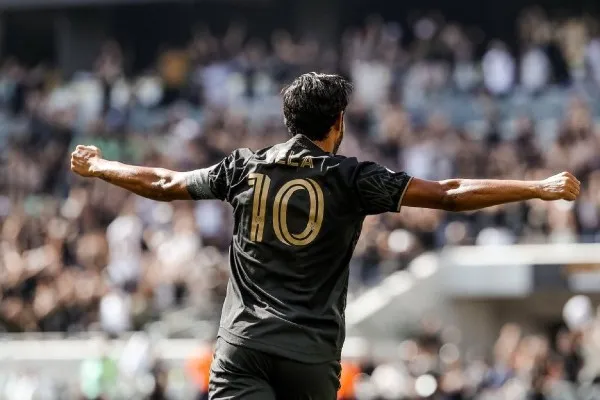 Carlos Vela celebra con LAFC