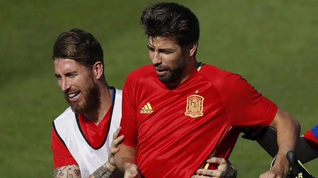 AP Ramos y Piqué en el entrenamiento de España
