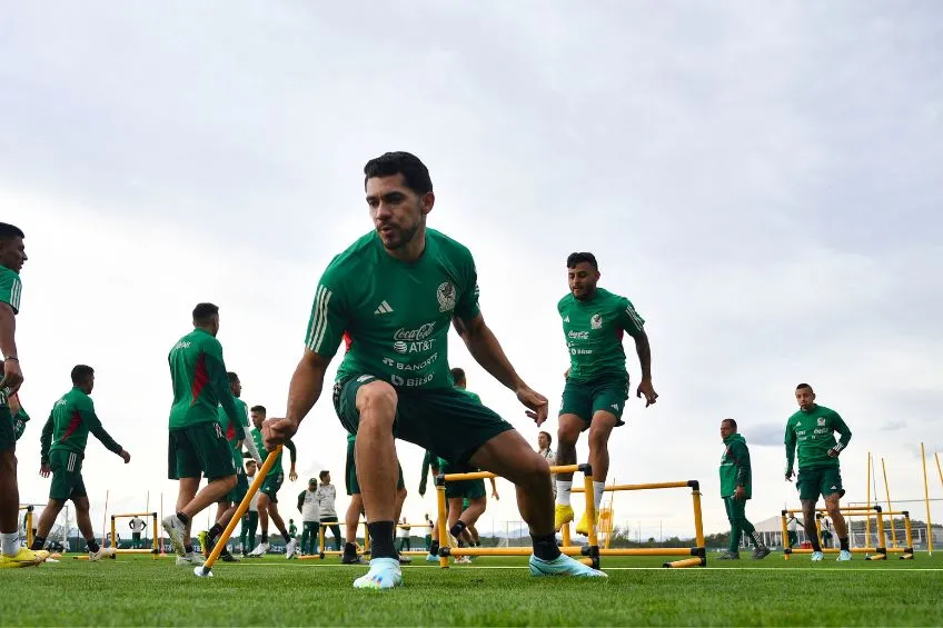 Henry Martín entrenando con la Selección Mexicana