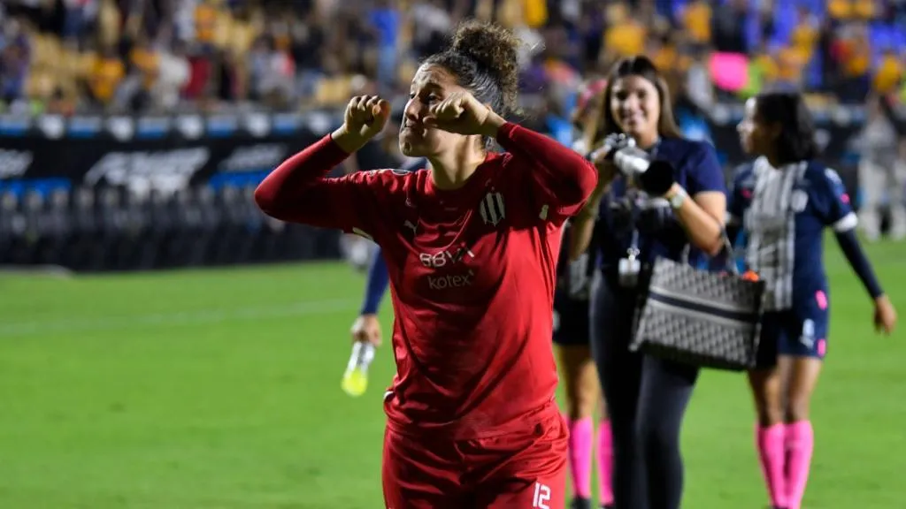 Godínez simula que llora