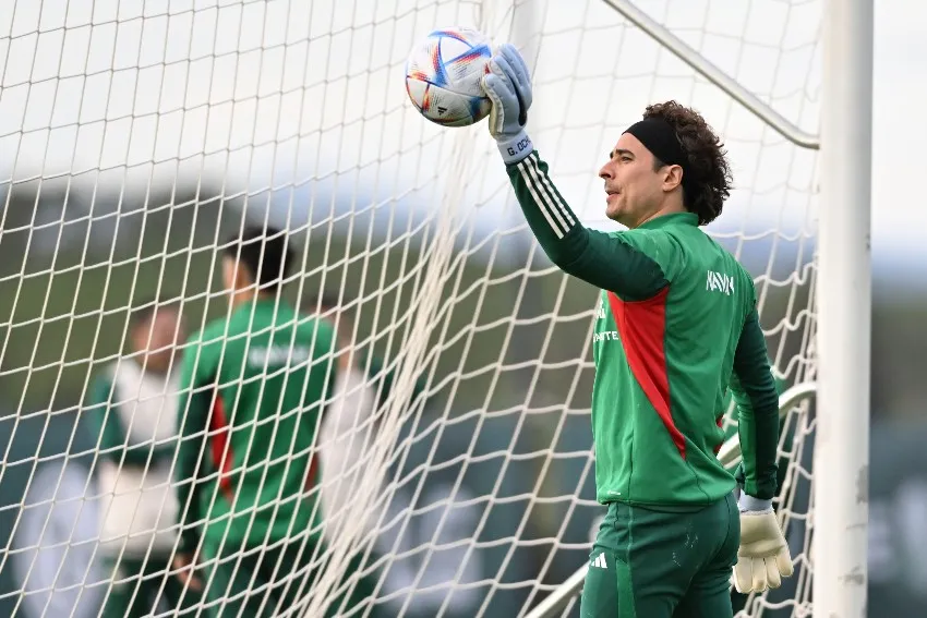 Memo Ochoa jugará su quinto Mundial