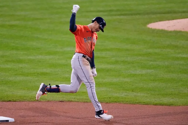 Jeremy Peña en festejo con los Astros