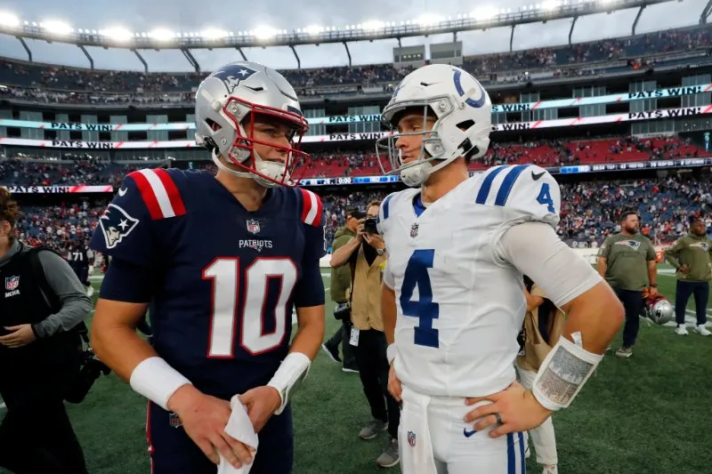 Mac Jones y Zaire Franklin