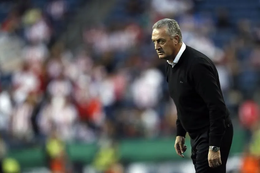 Gustavo Alfaro durante un partido