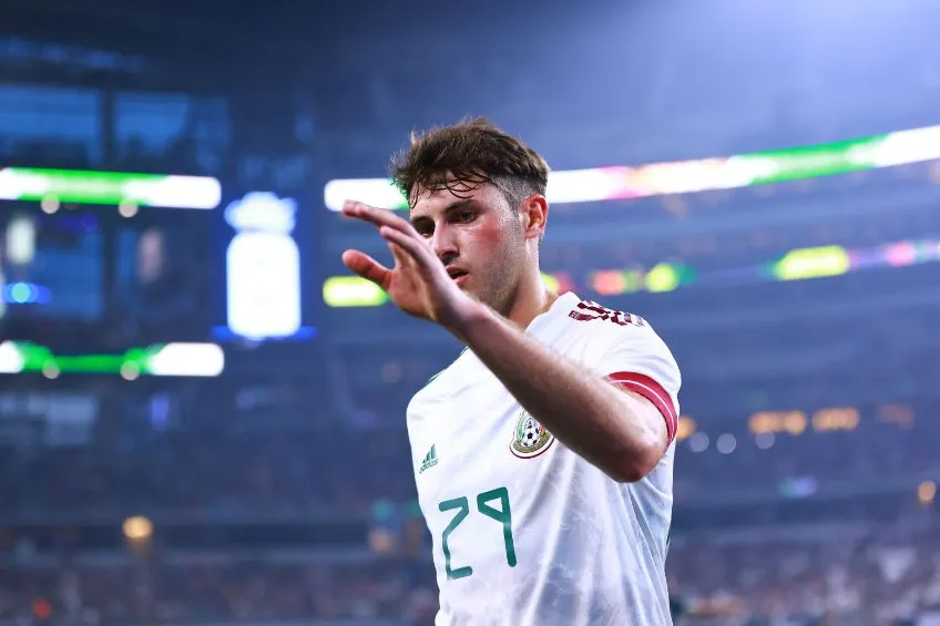 IMAGO7 Santiago Giménez durante un partido de México