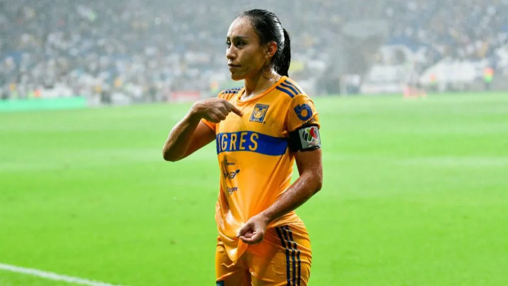 Mercado festejando el gol en el Gigante de Acero