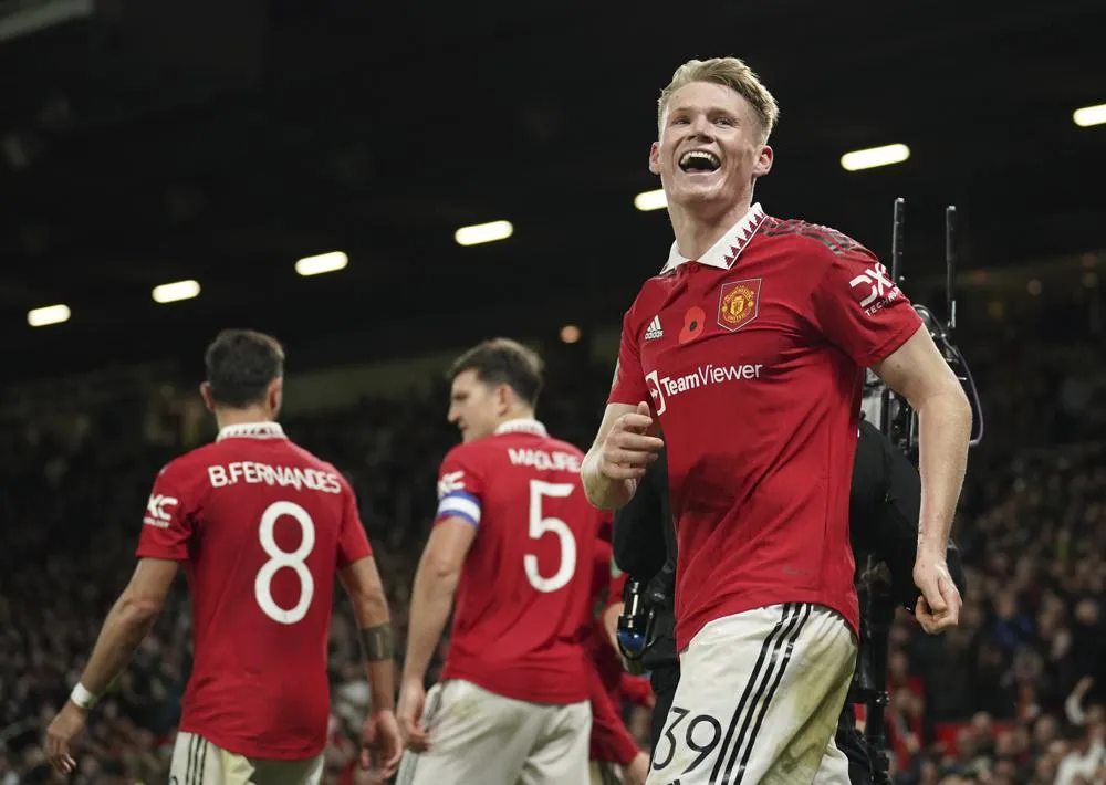 AP Scott McTominay festeja su diana