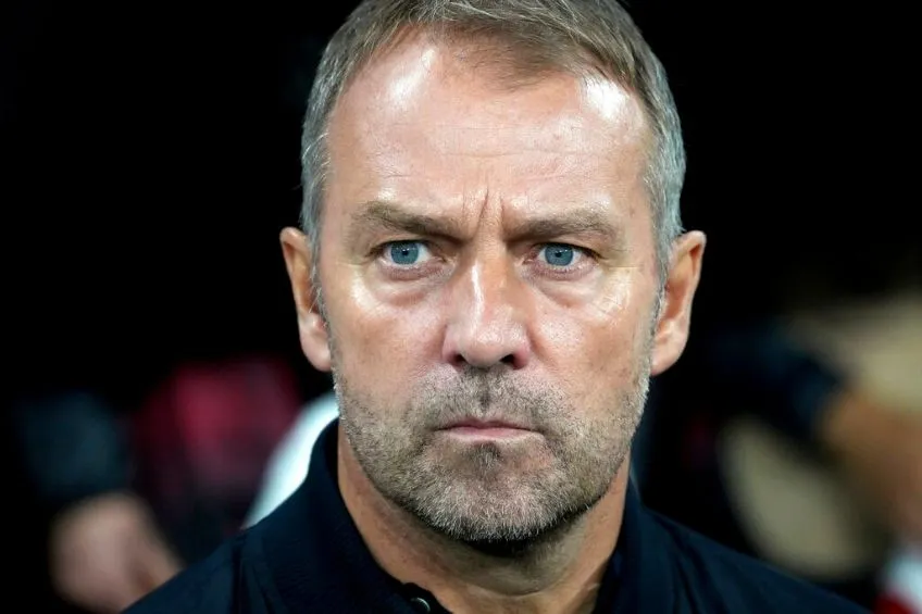 Hansi Flick durante un partido de Alemania