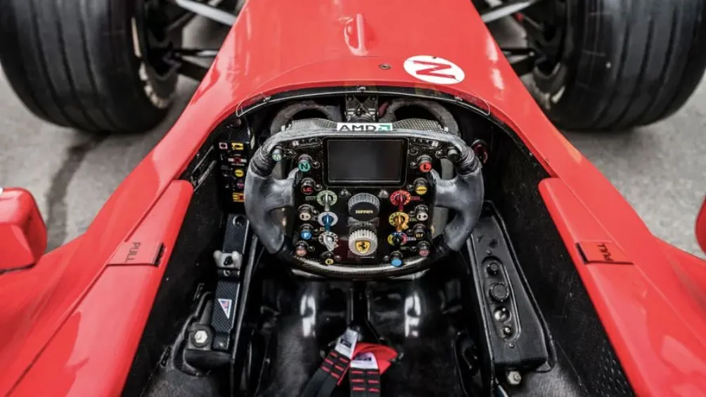 El auto moderno mas valioso visto por dentro