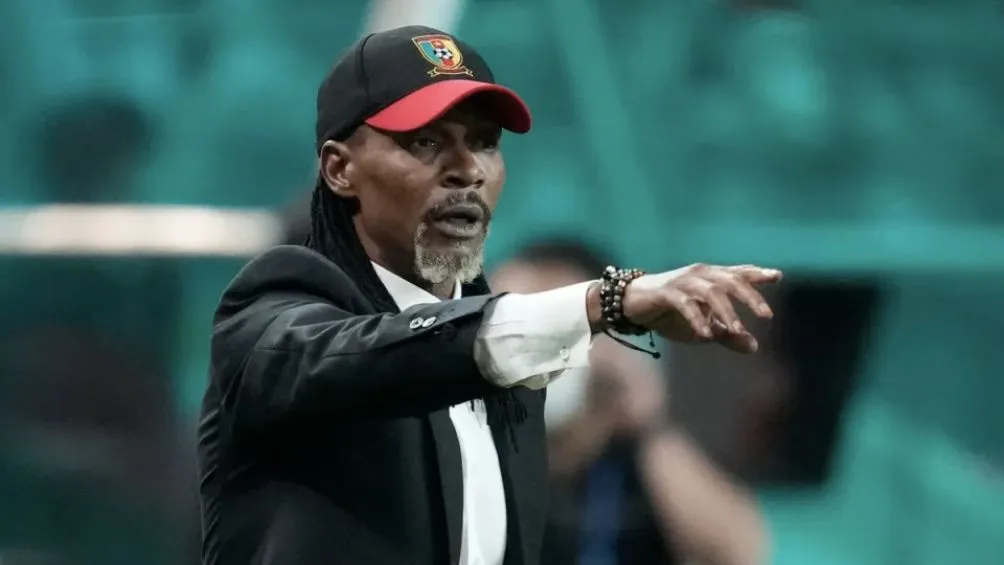 Rigobert Song dirigiendo a Camerún