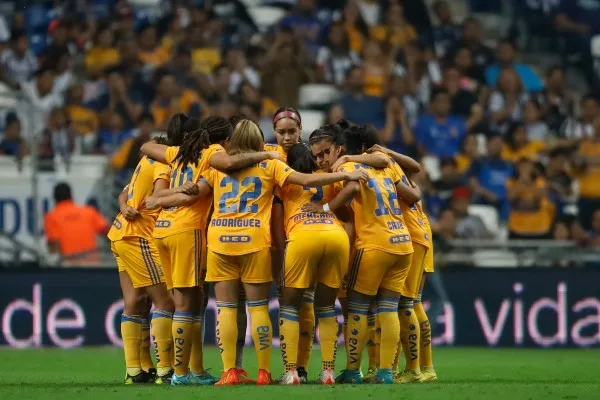 Tigres femenil en partido