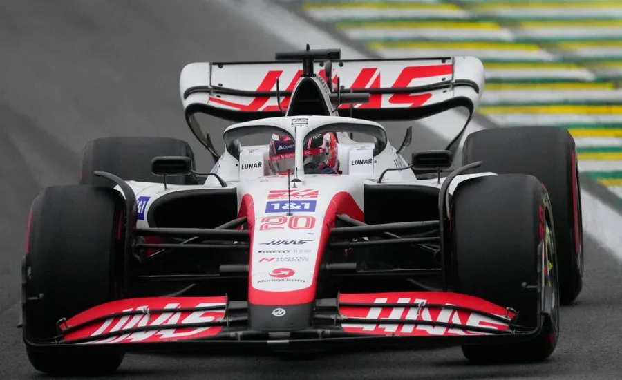 Kevin Magnussen se llevó el primer puesto