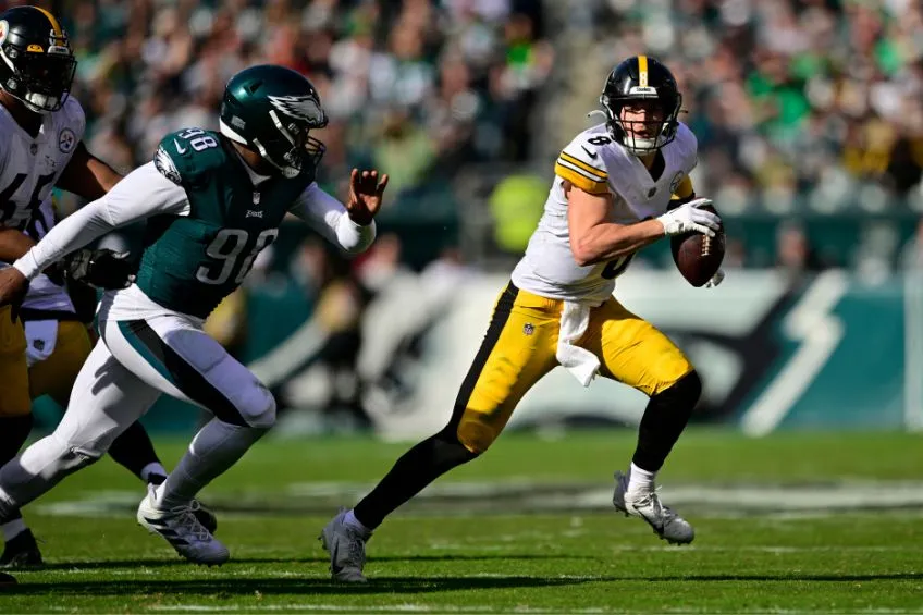 AP Kenny Pickett durante un partido de los Steelers