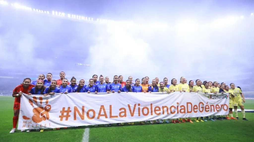 Jugadoras previo a que de inicio el juego