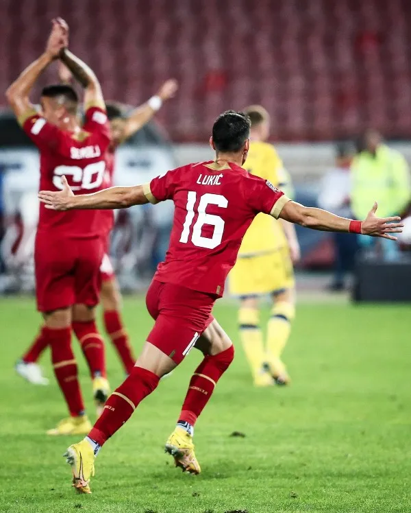 Sasa Lukic celebra durante partido