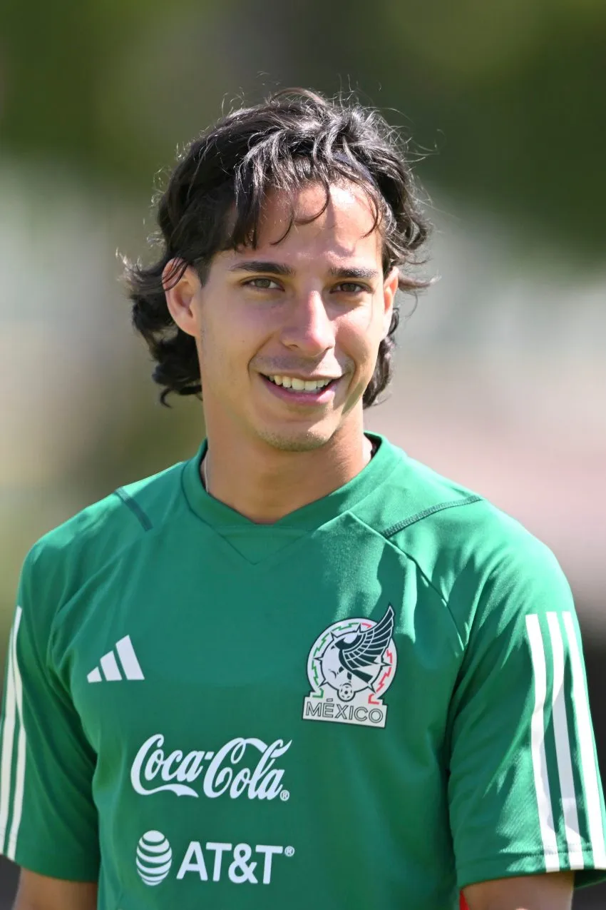 Lainez en entrenamiento con México