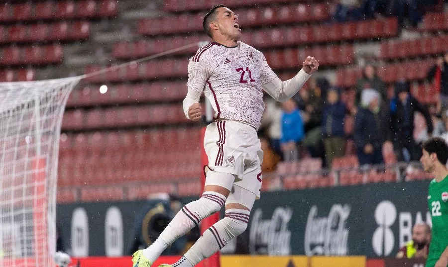 El Mellizo celebra gol ante Irak