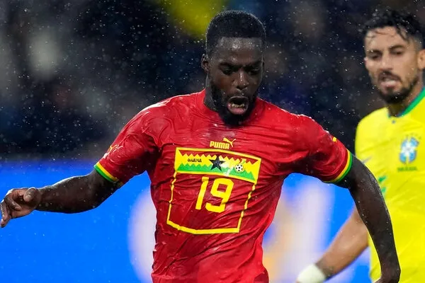 AP Su patrocinador entregó la indumentaria a tiempo