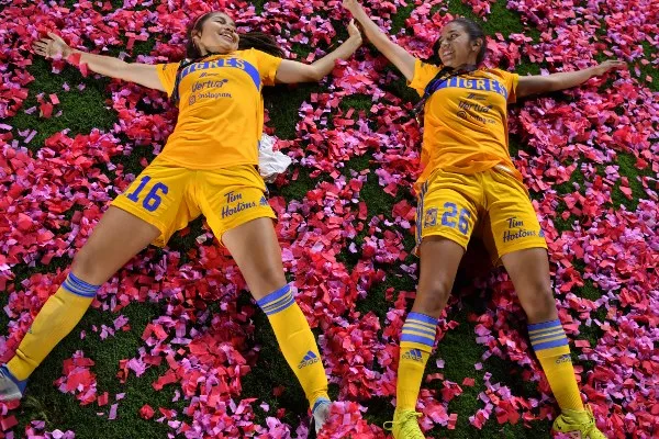 Las regias durante festejo