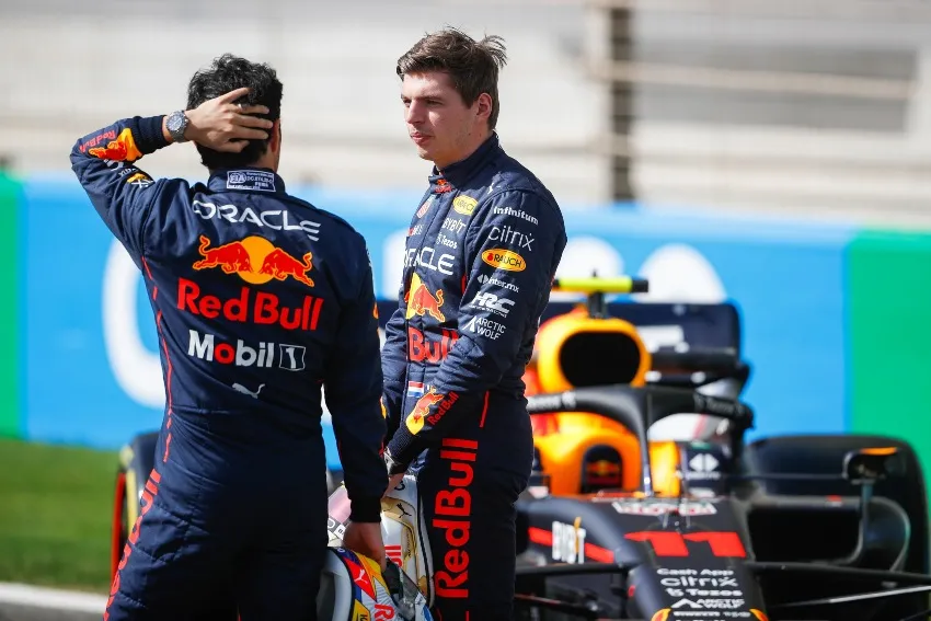 Checo Pérez y Verstappen en un GP de la F1