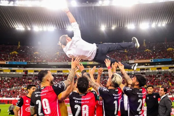 Diego Cocca celebra con Atlas