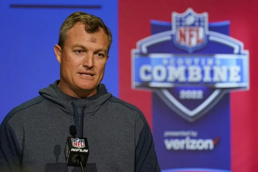 John Lynch en conferencia de prensa