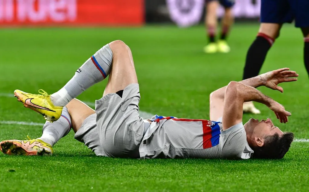 Lewi tras recibir una falta